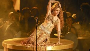 (VIDEO) ¡Shakira con sus “pies descalzos” será declarada visitante ilustre!