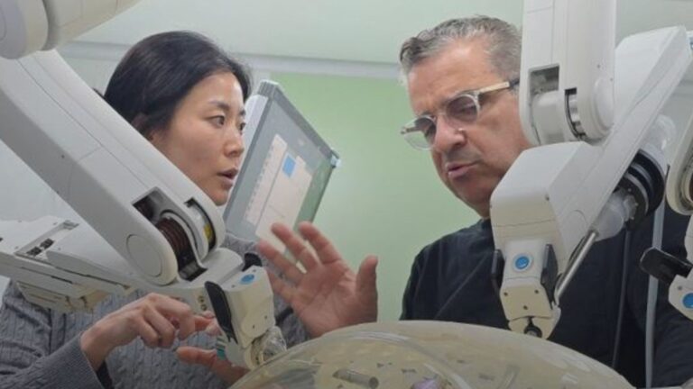 ¡Una ídola! Paraguaya hizo una cirugía robótica en Túnez