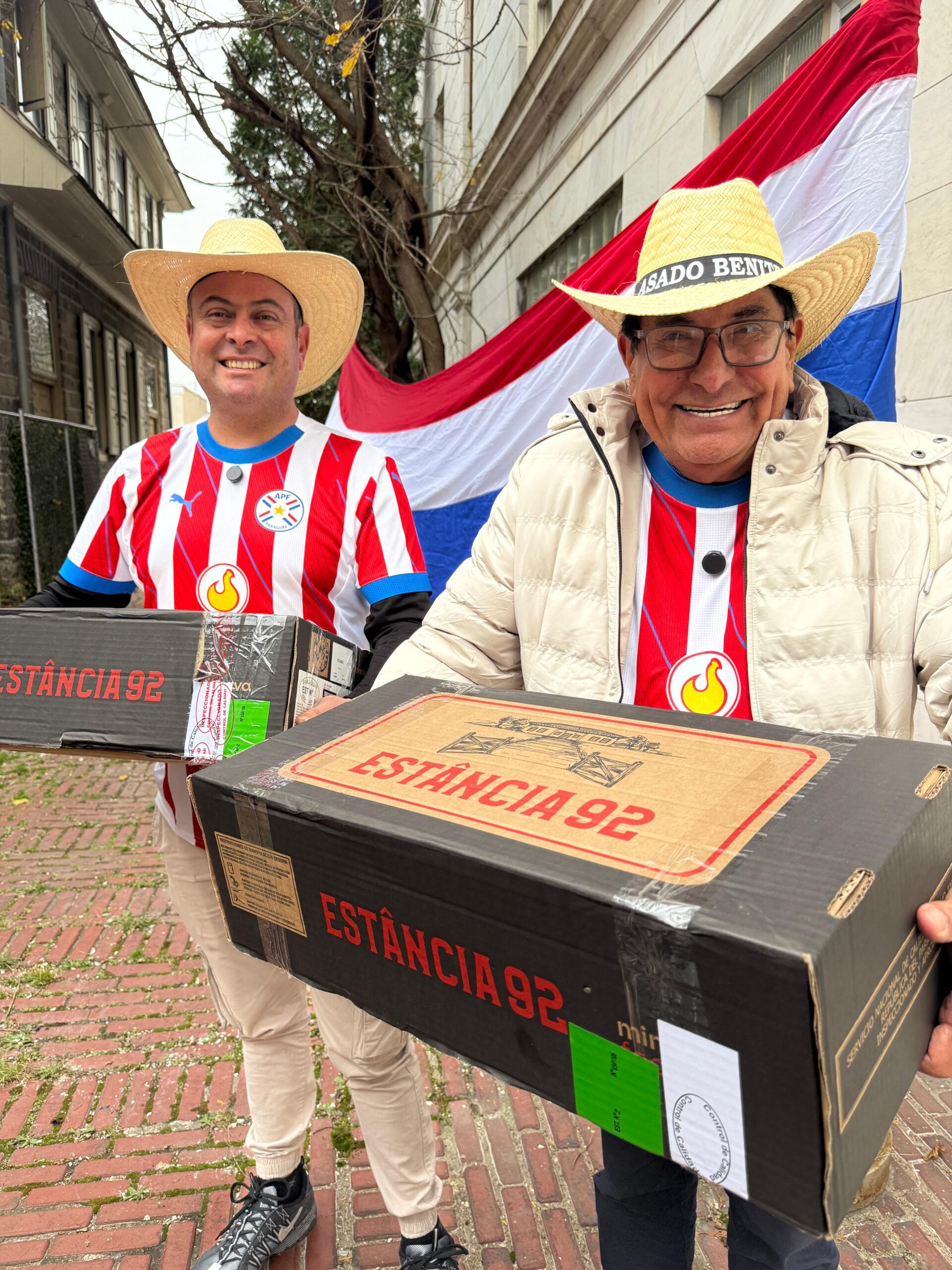 Asaditos paraguayos atrasaron en Pensilvania tras partido de la Albirroja