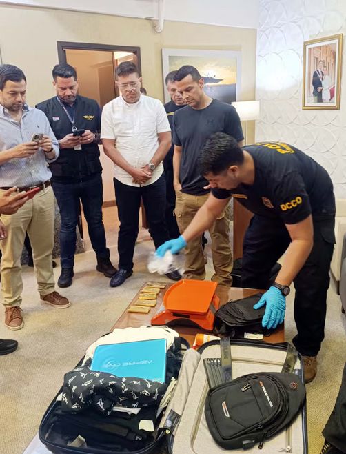 Caso lingotes de oro: Juez decreta prisión para alto funcionario de la Dinac y dos muchachones