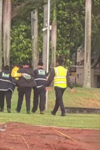 Salvan a dos péndex arrastradas por temporal en Lago Ypacaraí