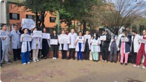 Médicos del Hospital Militar amenazan con “brazos caídos” si no les suben el salario