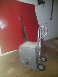 Asalto y toma de rehenes: intentaron llevar feroz caja fuerte y raptaron al gerente y un seguridad