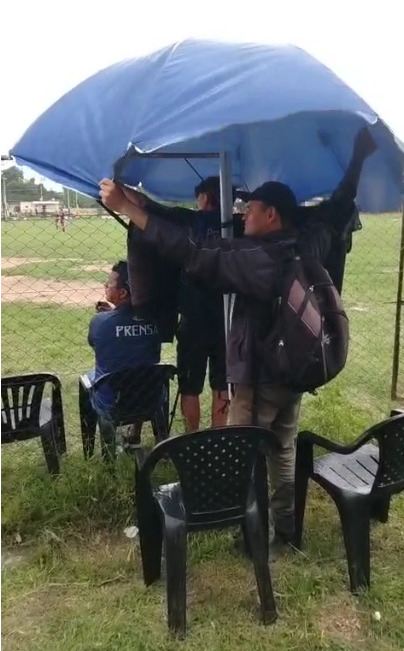 Transmitieron fútbol contra viento y marea