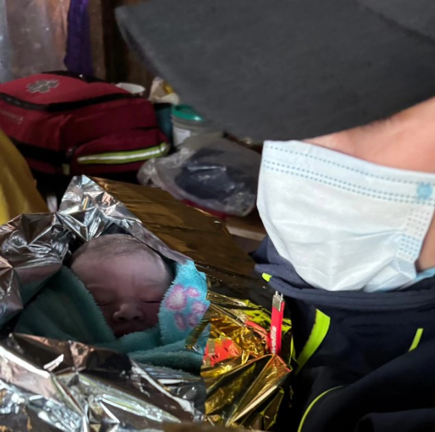 Bombero hizo de partero para el nacimiento de un bebé