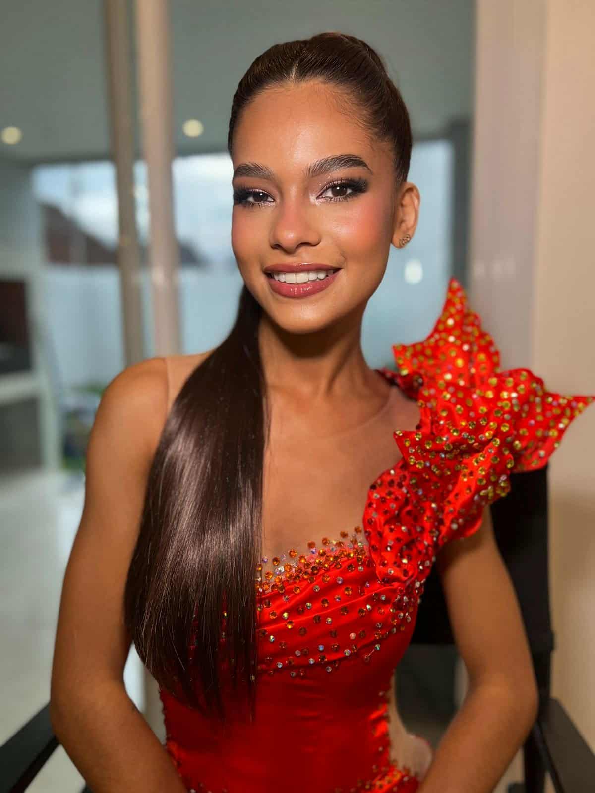 ¡Vero Ortiz deslumbró en presentación de Emperatriz Paraguay!