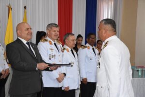 Egresan 98 Magíster pyahu en la Policía