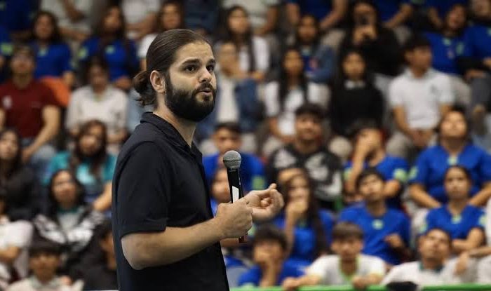 ¡Famoso psicólogo y youtuber dará charla hoy en nuestro terruño!
