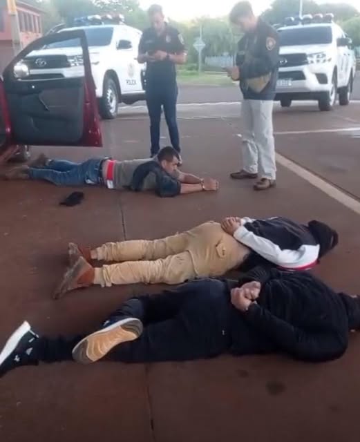 Opa combustible: Caen tras violento asalto en una vivienda