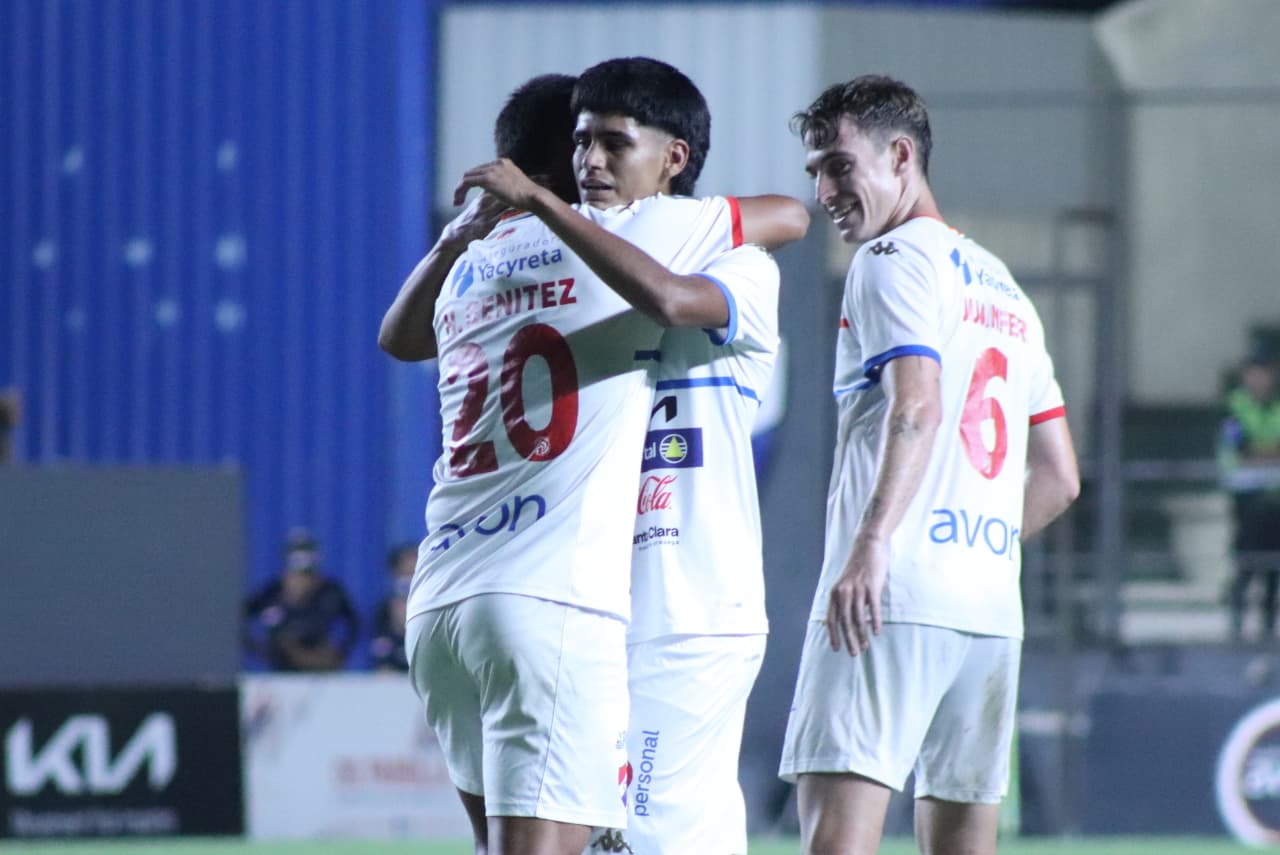 El Trico le dio su teté a Ameliano