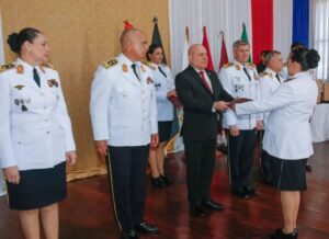 Onda CSI: Agentes se capacitan en el área cientifica