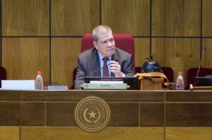 ¡Senador advierte que usan su imagen para vender levantoles para arrieros!