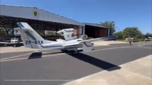 Jaeggli celebró con bocinazos su llegada al país tras su travesía aérea