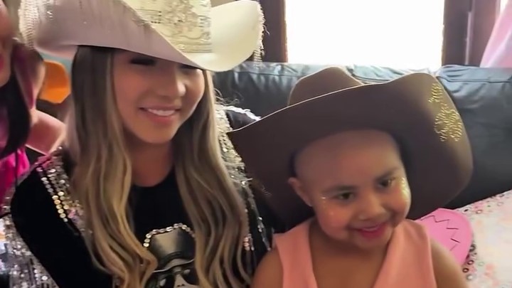 (VIDEO) ¿Yo piko lloro? ¡Marilina Bogado sorprendió a una mini fan luchadora!