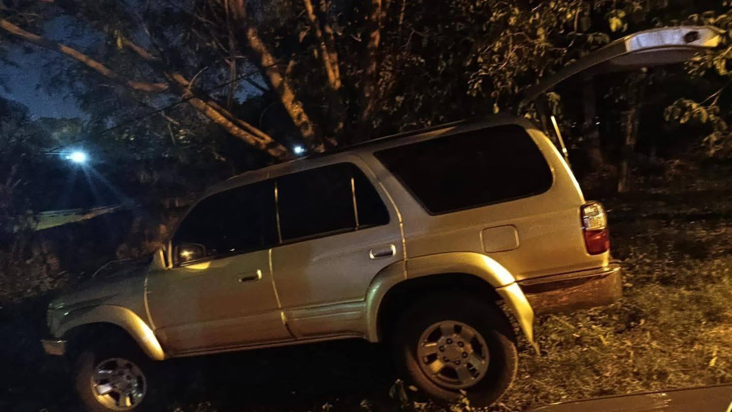 Roban “adelgazante milagroso” y abandonan camioneta