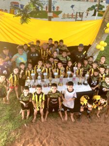Lejos de los vicios: Peques celebraron cuatro años de escuela de fútbol