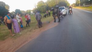 ¡Atropelló a karai y rajó del lugar!