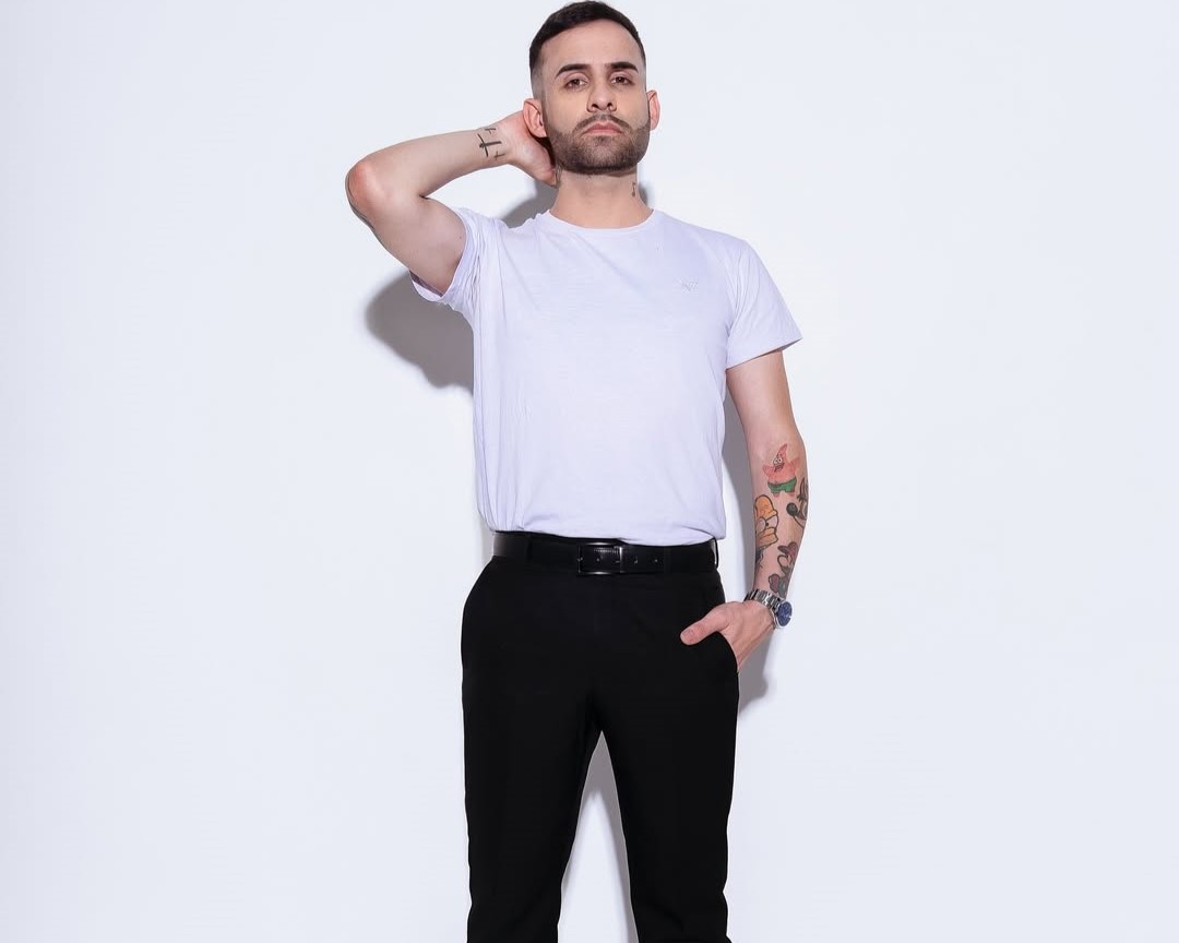 (VIDEO) ¡Cantante es acusado de falsificador!