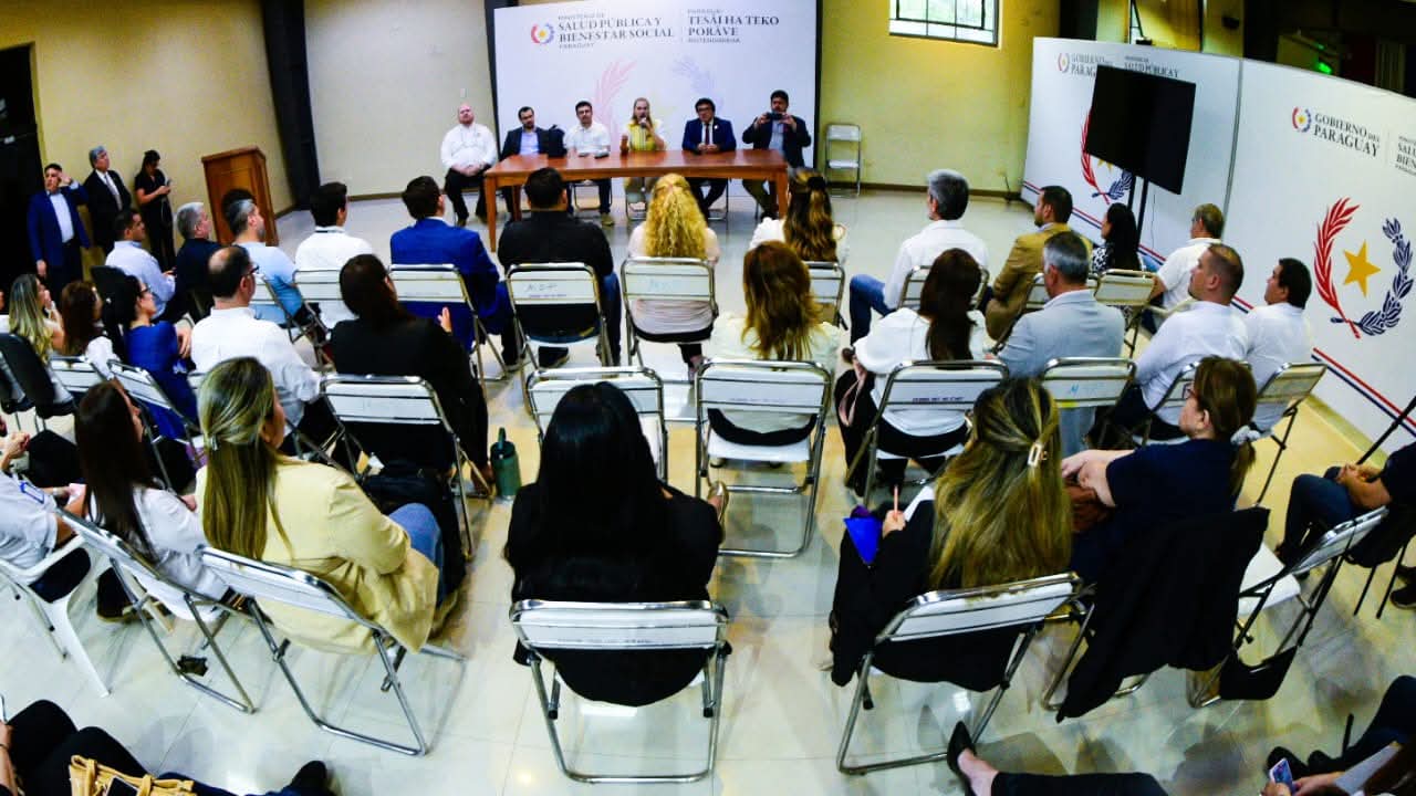 Ministra de salud se reunió con dires de hospitales para evitar falta de medicamentos