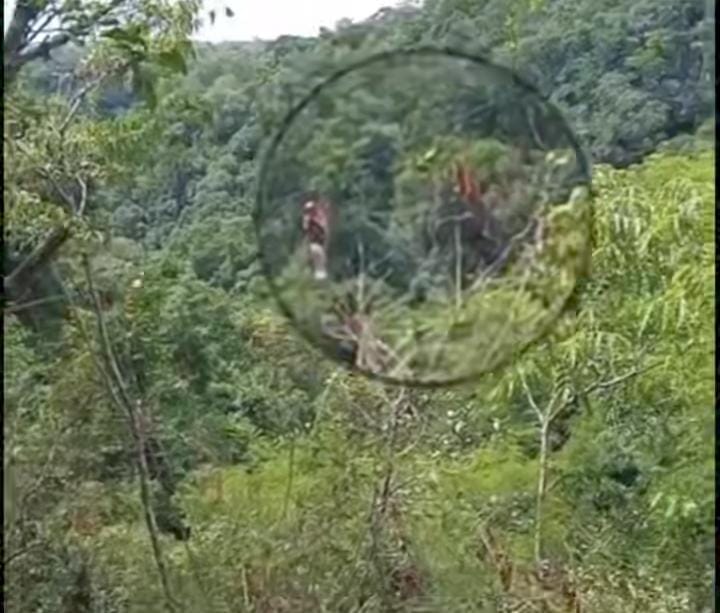 (VIDEO)Denuncian que turistas opyta atrapados en tirolesa de Salto Cristal