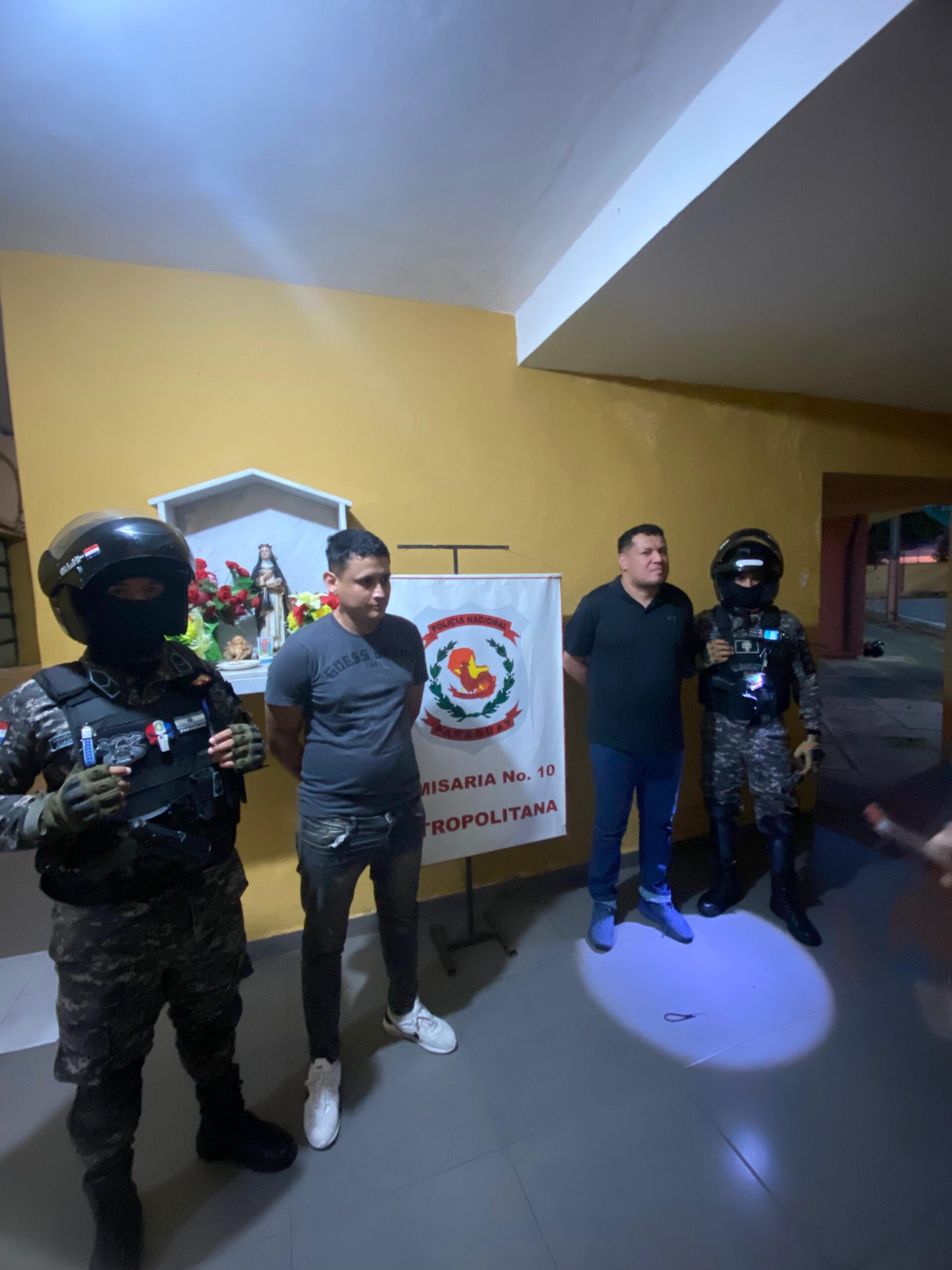 Detienen a dos tortoleros que robaron dinero del interior de un auto