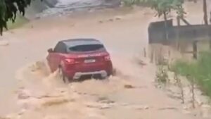 Familia entera omano en Florianópolis arrasatrados por raudal