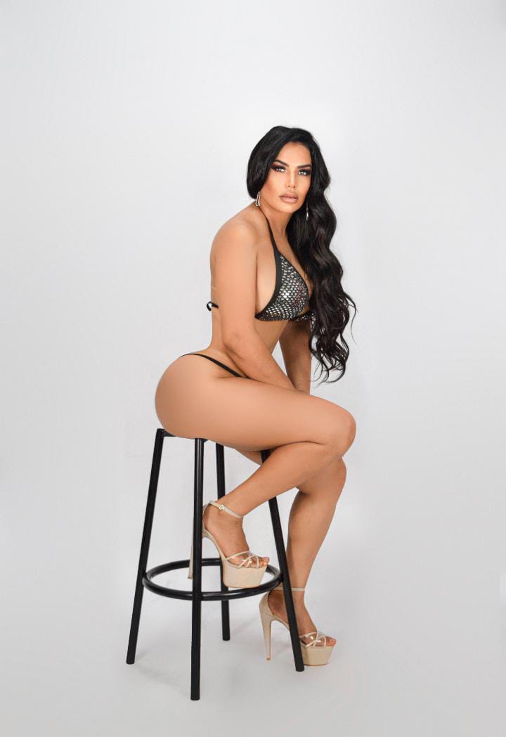 Modelo Pamela Núñez y la futbolista Paola Genes se suman a la fiesta navideña con fotos candentes