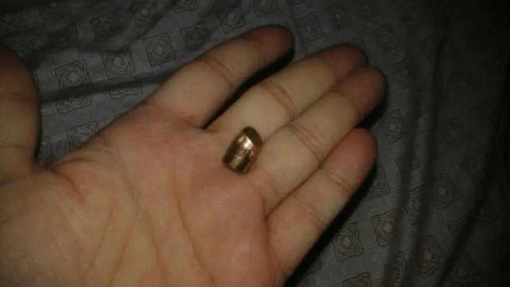 (VIDEO) ¡Dionoguarde! B4l4 perdida cayó en la cama de un mitã’i