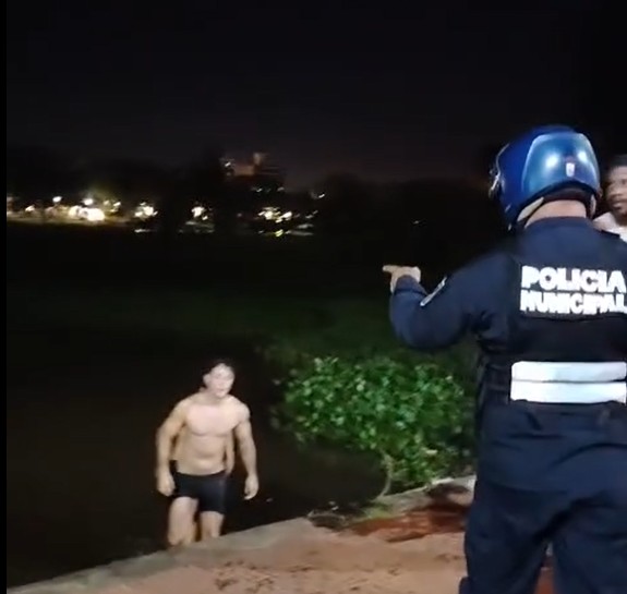 (Video) ¡Turistas rapai se salvaron de ser devorados por los  jakares!