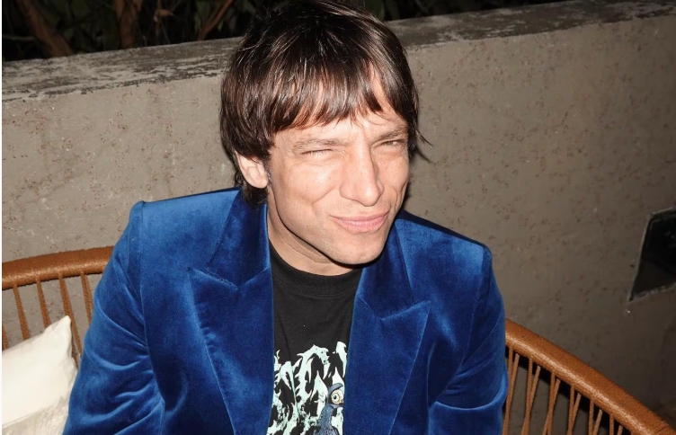 (VIDEO) ¡Cantante de “Turf” sufrió un patatus en medio de su show!