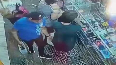 (VIDEO) ¡Cháke descuidistas en el Mercado 4!