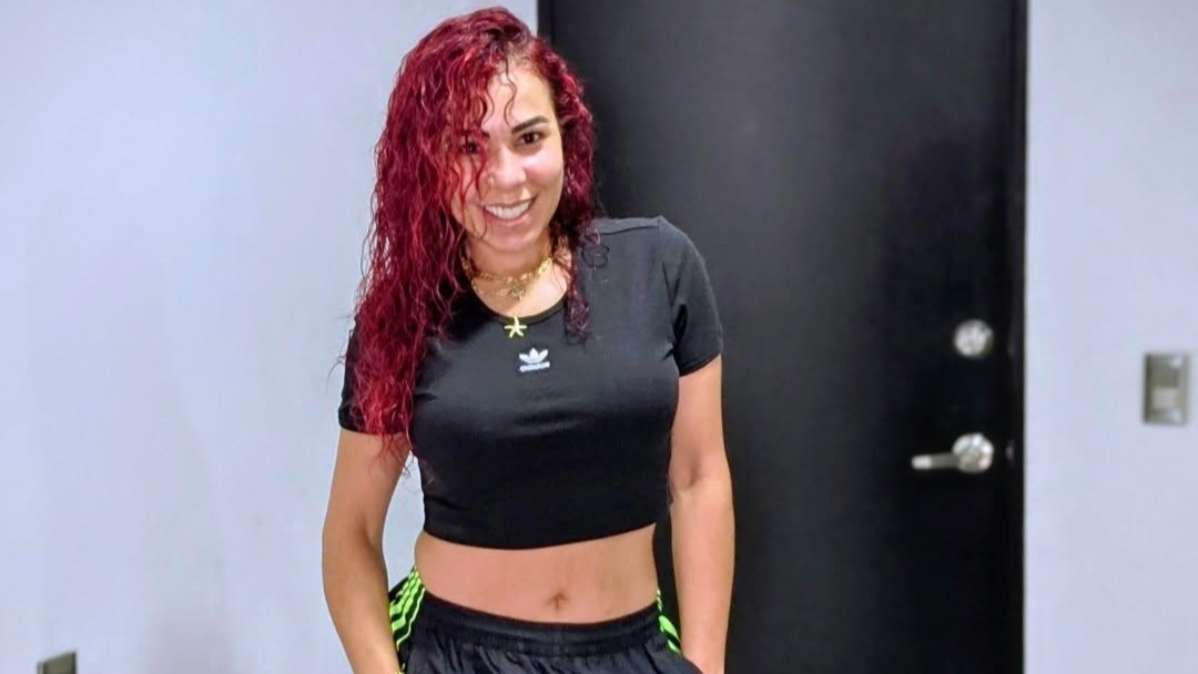 (VIDEO) ¡Cantante paraguaya de “Aroma” tuvo un accidente en pleno show!