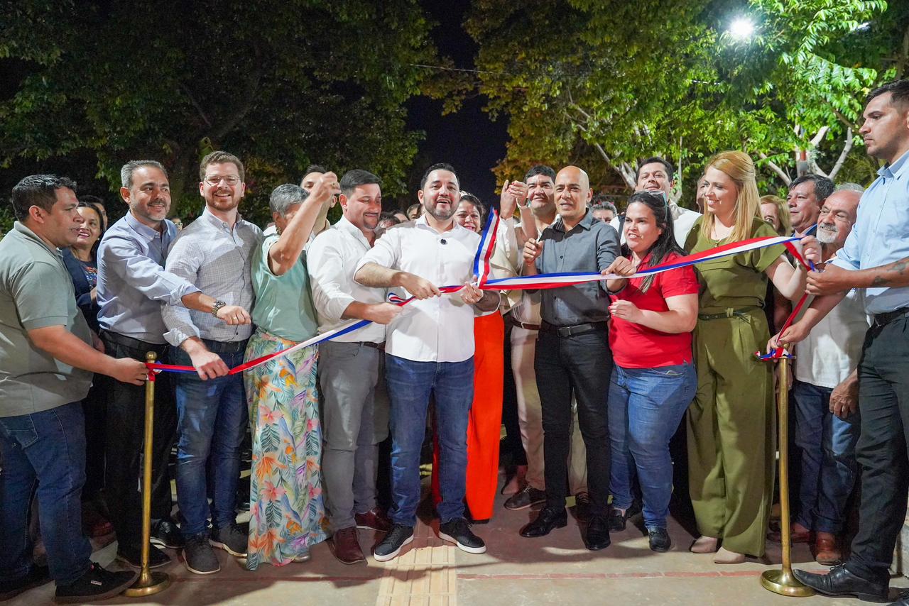 Bello le devuelve vida al corazón de Mburicao: reinauguran Plaza Naciones Unidas