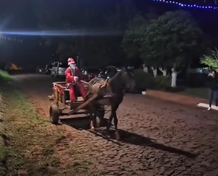 (VIDEO)¡Papá Noel recorrió en carreta!