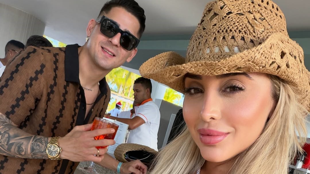 ¡Pelotero festeja su luna de miel un año después!