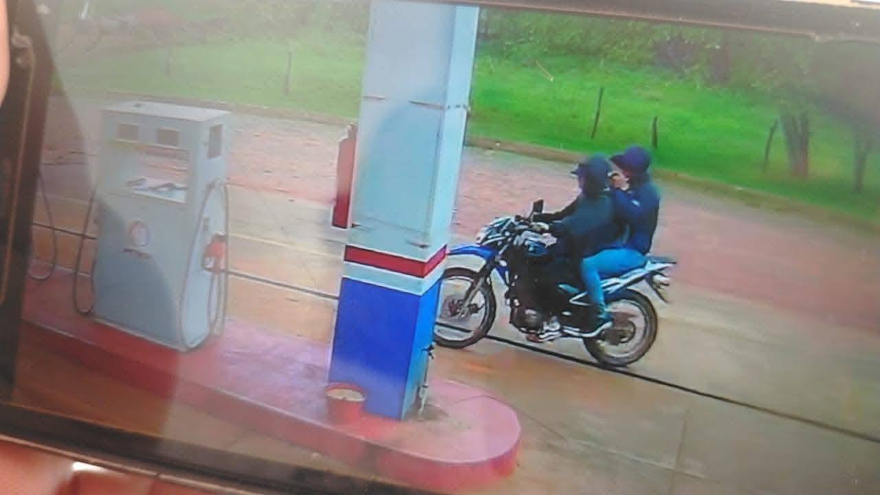 Se llevaron 5 palos en un violento atraco