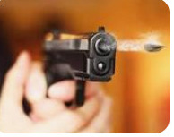 Joven murió tras recibir tres balazos, sospechoso es su vecino