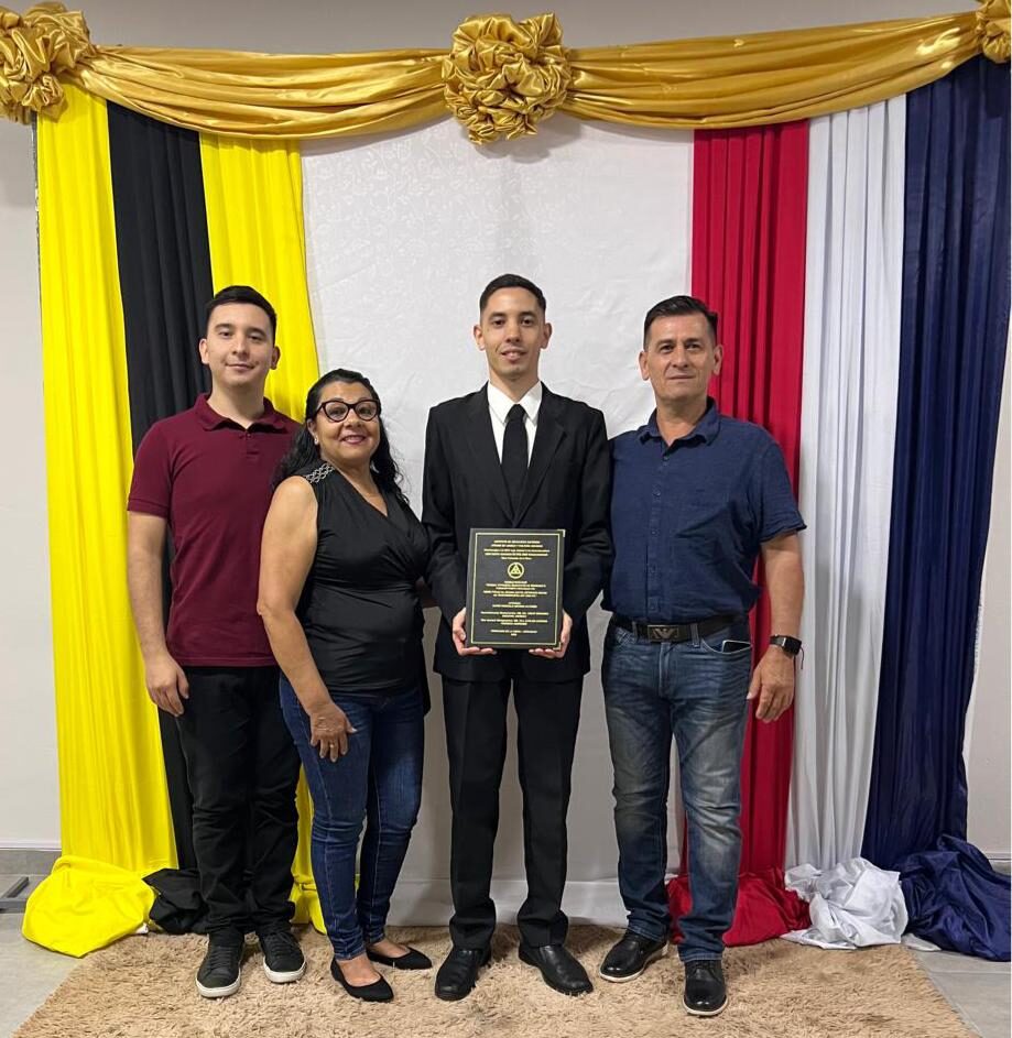 ¡Relator deportivo de Popu Tv ya es licenciado en Lengua Guaraní!