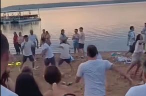 (VIDEO) Jóvenes se trenzaron a golpes en farras de fin de año en Sanber y Luque