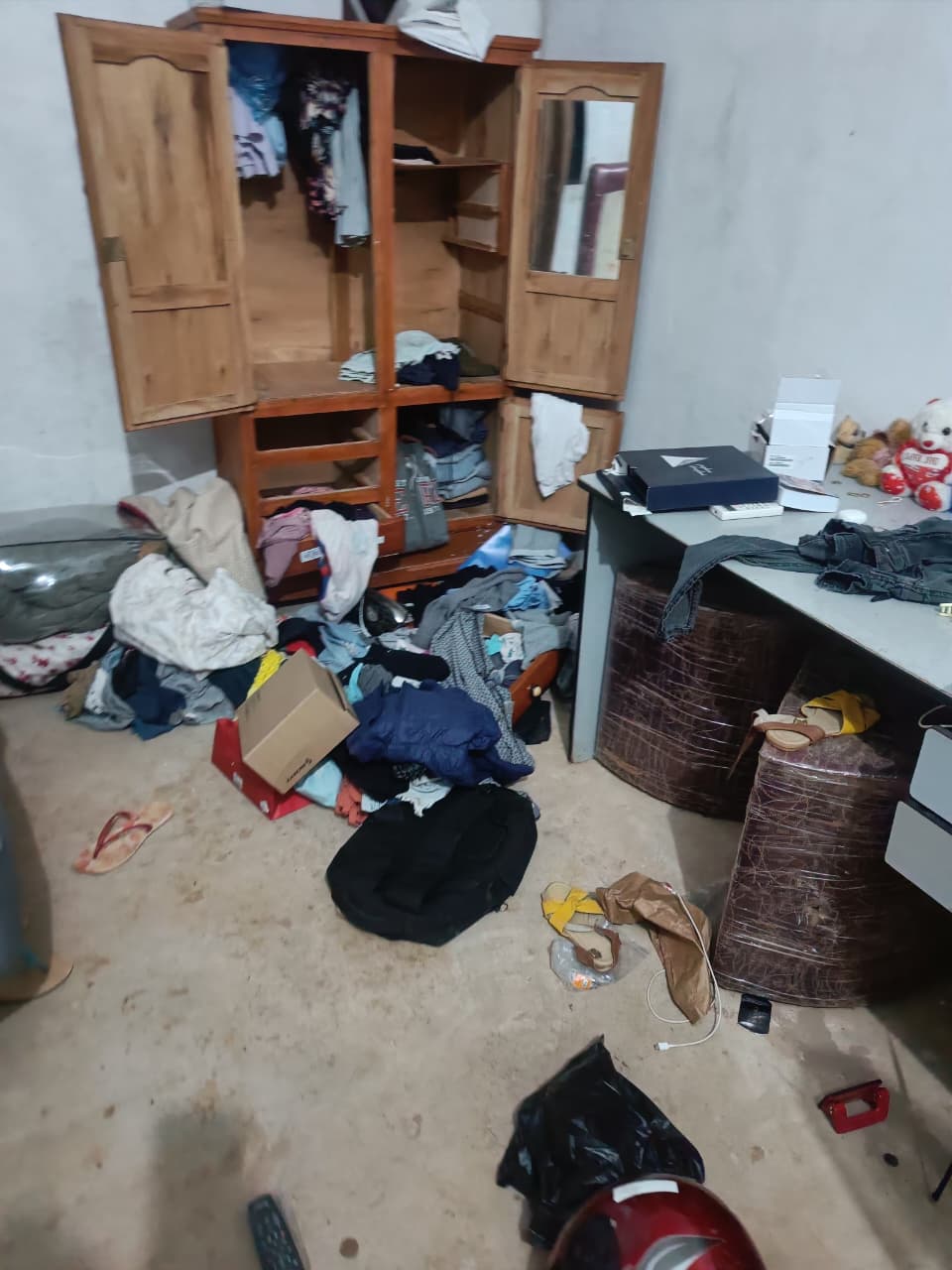 Ladrones desvalijaron una casa y se llevaron hasta la ropa