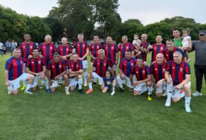 Comandancia alzó la copa de Campeón