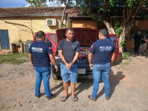 Capturan a milico con lujosa camioneta robada