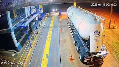 En intento de asalto, delincuentes toman de rehén a portero de empresa