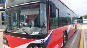 ¡Vándalos atacaron buses eléctricos!