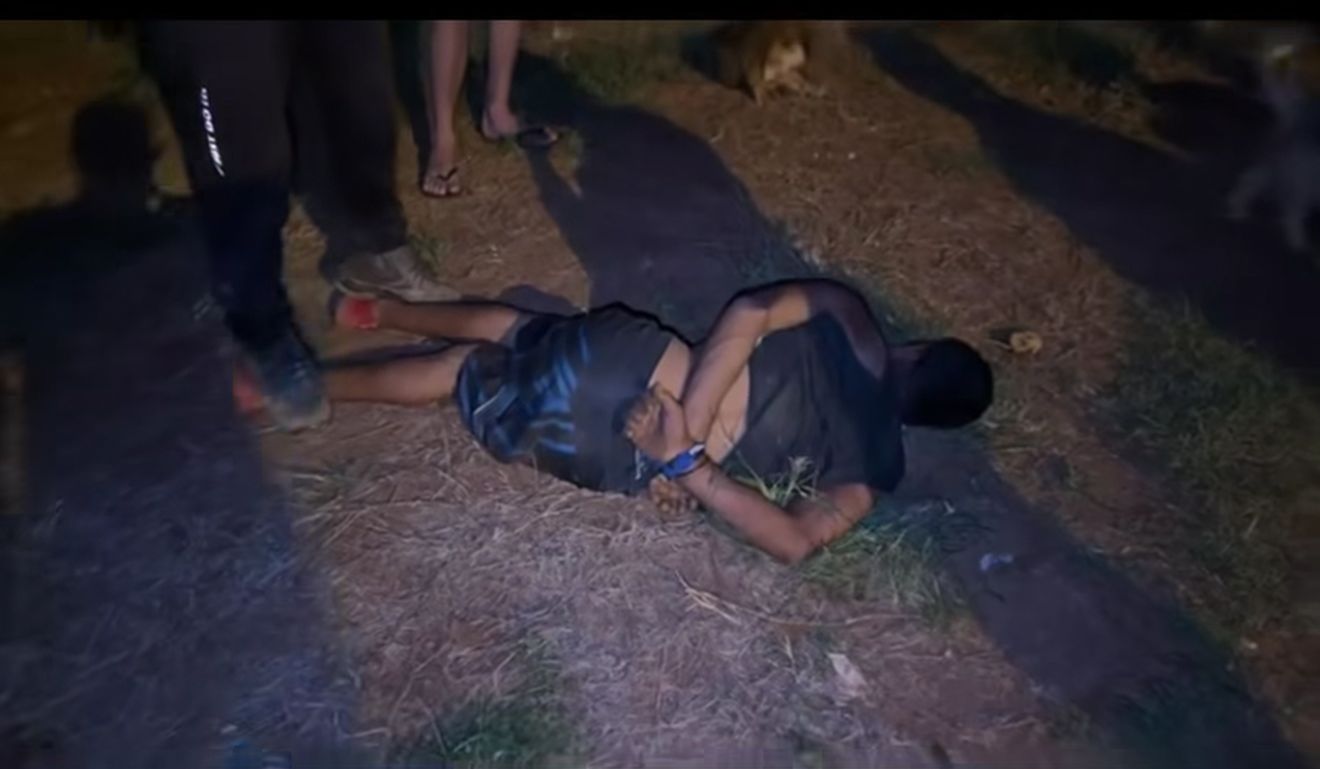 Los vecinos hartos de malevos, capturaron y entregaron a la policía