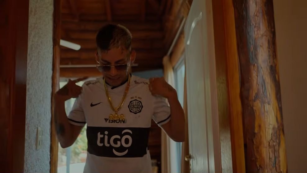 (VIDEO) ¡L-Gante estrenó videoclip con casaca de Olimpia!