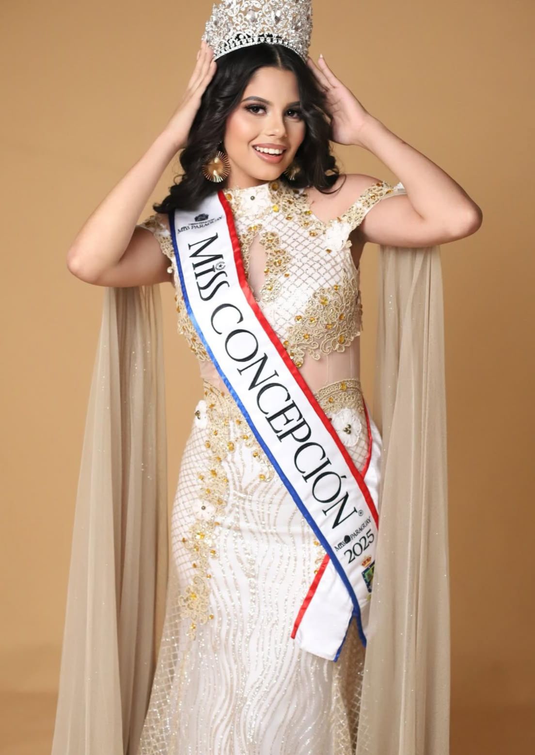 Juli Bell la Miss del Pueblo quiere caminos transitables para su valle