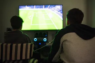 Jugando play con sus amigos ojeasalta: “Pegueru pe nde celular ndapemanosëiro uno a uno”