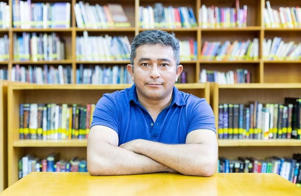 Poeta acusado de enamorar y estafar a mujeres mayores se defendió con un comunicado