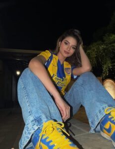 ¡Sportivo Luqueño presentó su nueva piel en la peatonal histórica de Luque!